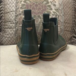 Chic Green Ankle Boots with Tan Sole
